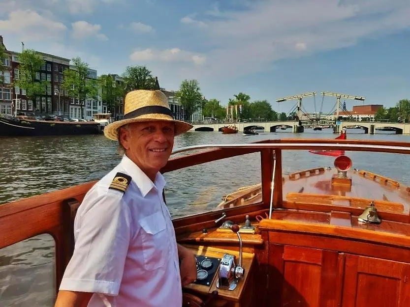 Motorjacht At Ease Hotel Amsterdam Botel