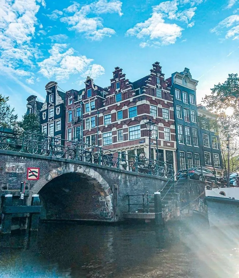 Botel Motorjacht At Ease Hotel Amsterdam