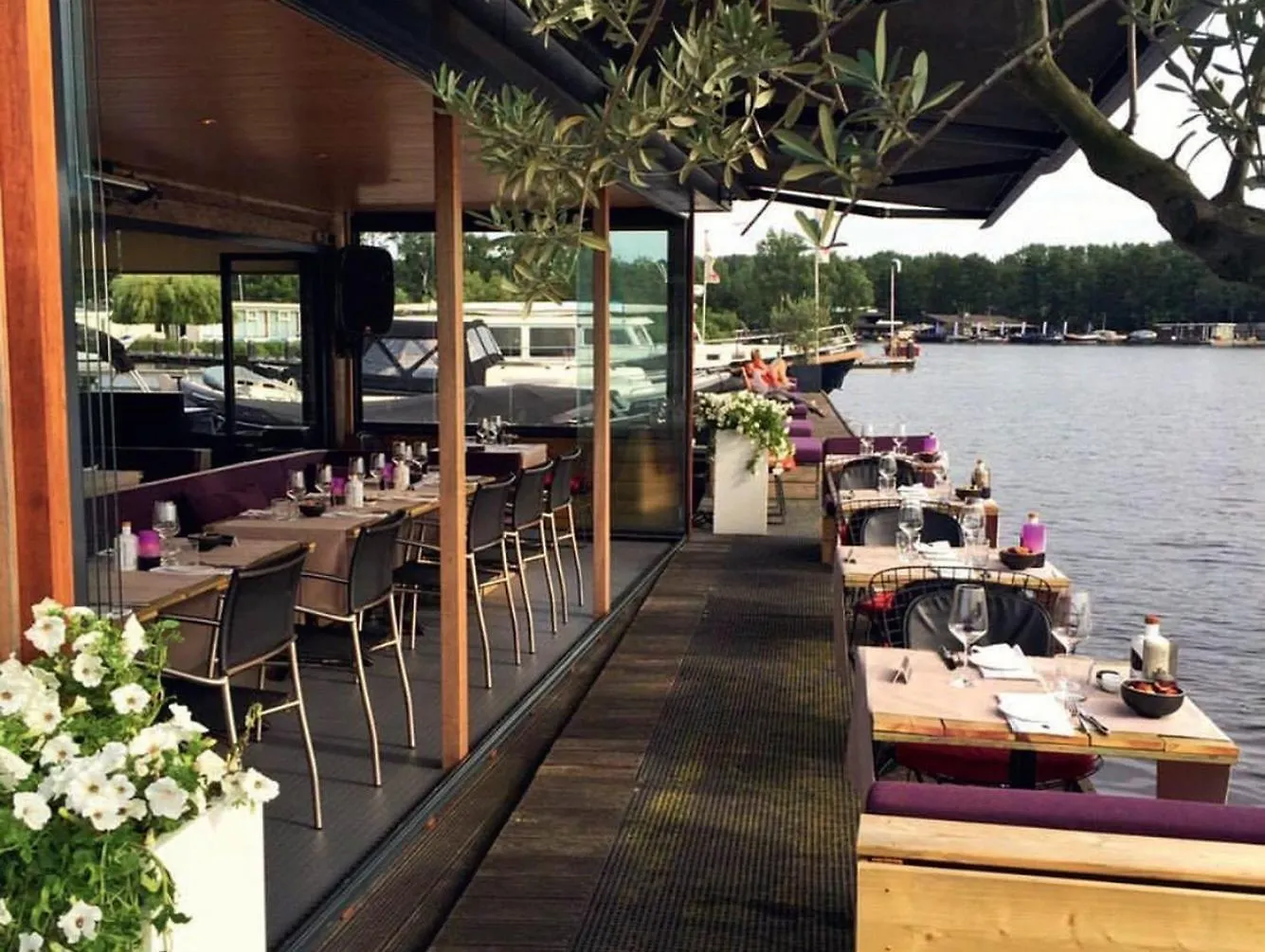 Motorjacht At Ease Hotel Amsterdam Netherlands
