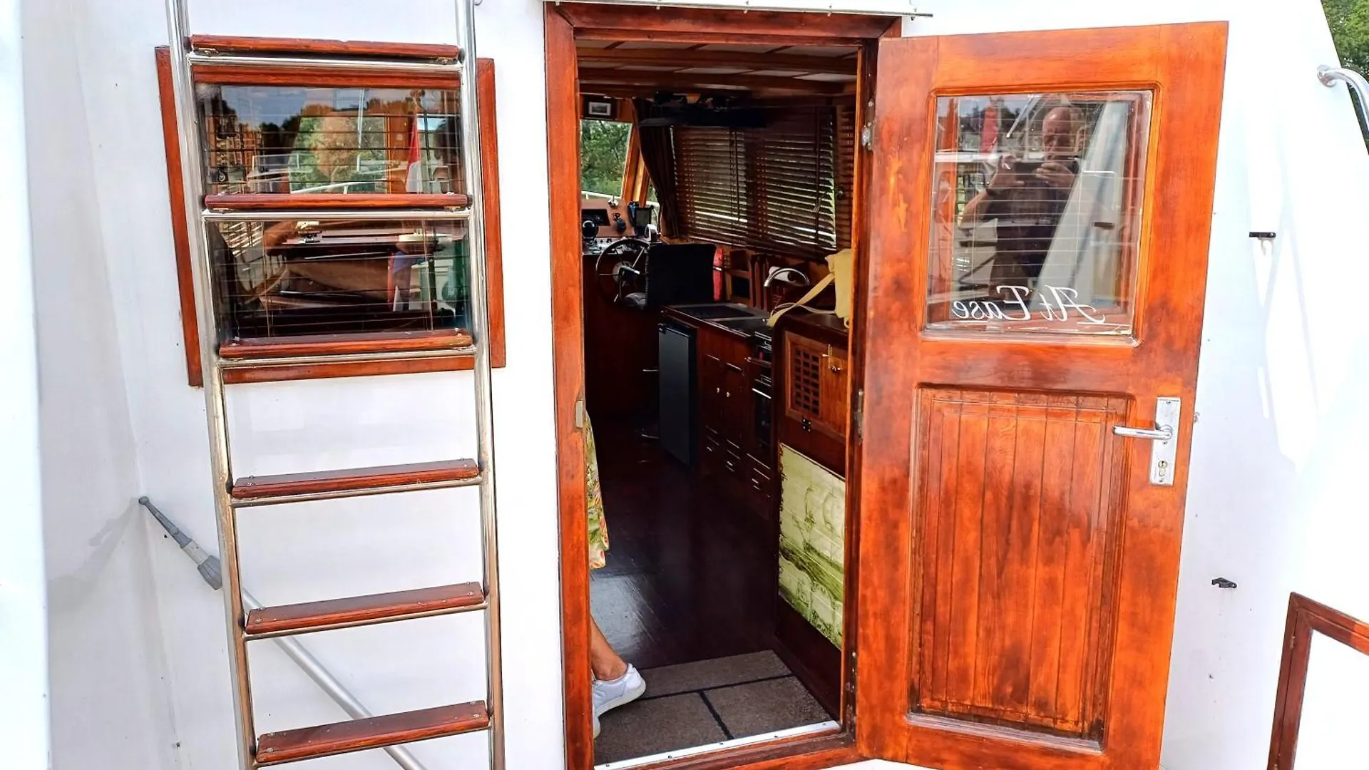 Botel Motorjacht At Ease Hotel Amsterdam