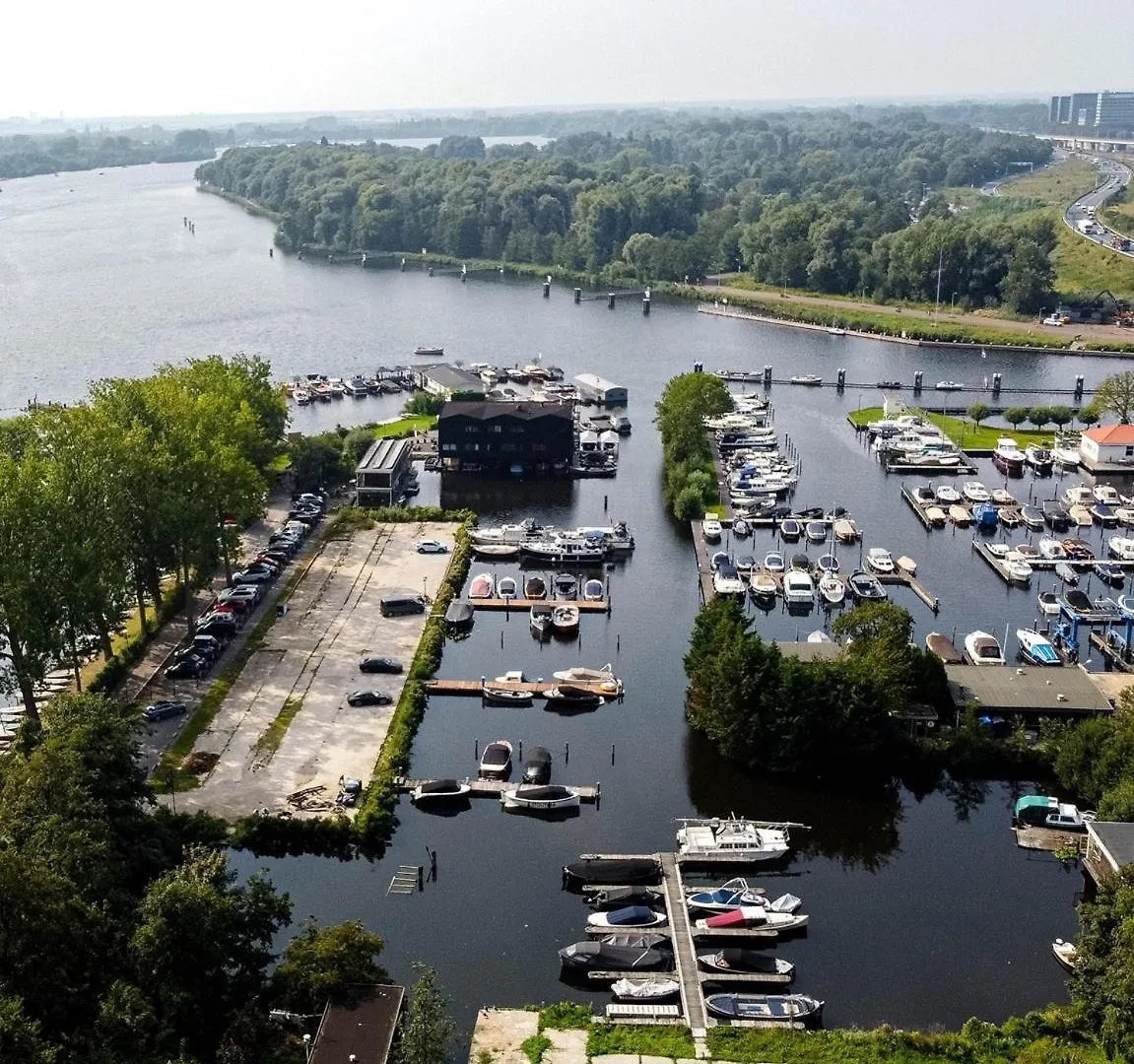 Botel Motorjacht At Ease Hotel Amsterdam