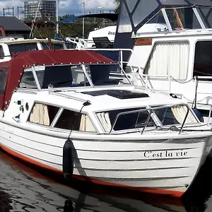 Botel Motor Yacht Amazone, Amsterdam